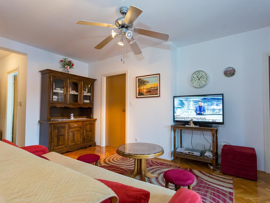 Apartment Ivka ポレッチ エクステリア 写真