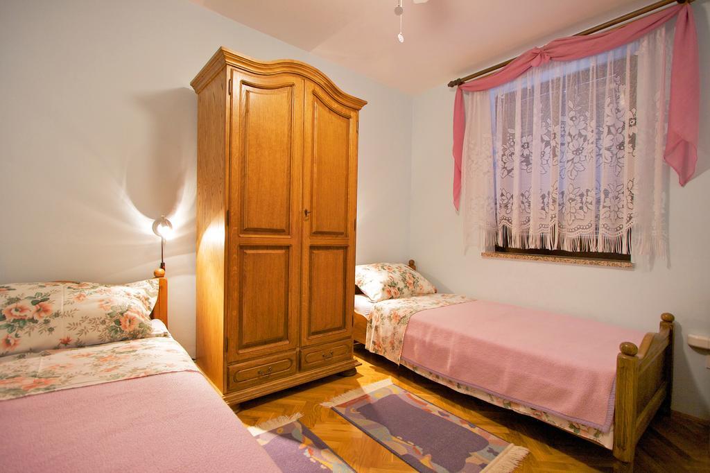Apartment Ivka ポレッチ エクステリア 写真