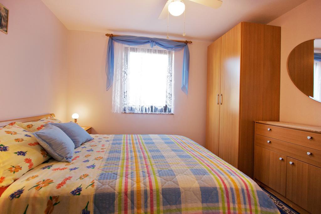 Apartment Ivka ポレッチ エクステリア 写真